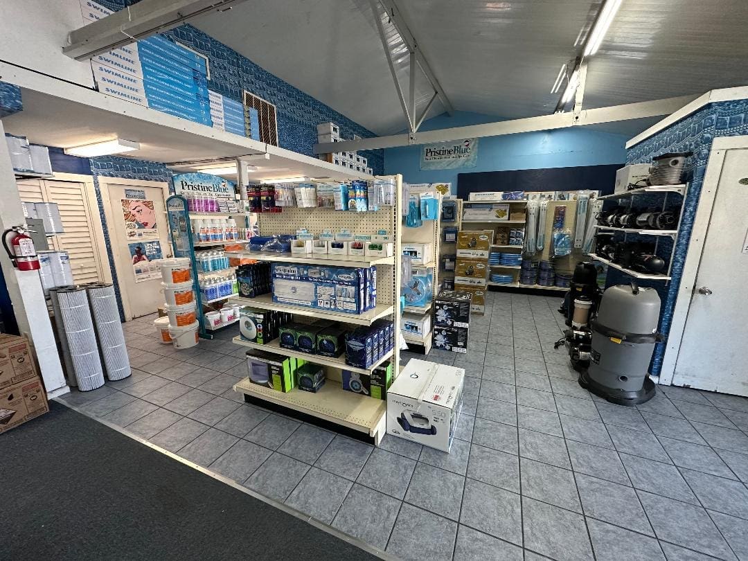 Mr. Pool of Crystal River inside