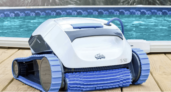 Dolphin pool cleaner